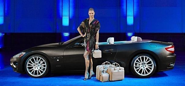 Topmodel Jodie Kidd präsentiert den neuen Maserati GranCabrio mit dem dazugehörigen Kofferset. Foto: Maserati/auto-reporter.net 